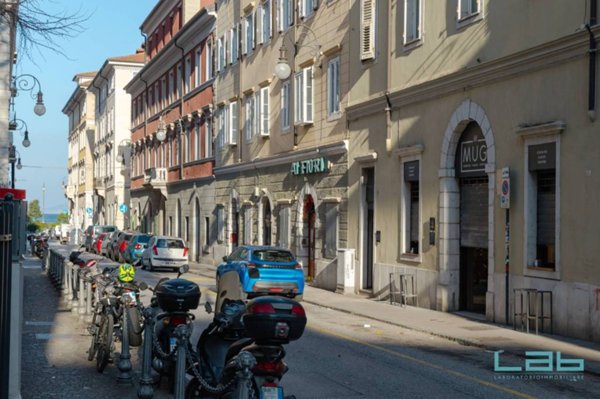 negozio in vendita a Trieste in zona Città Vecchia