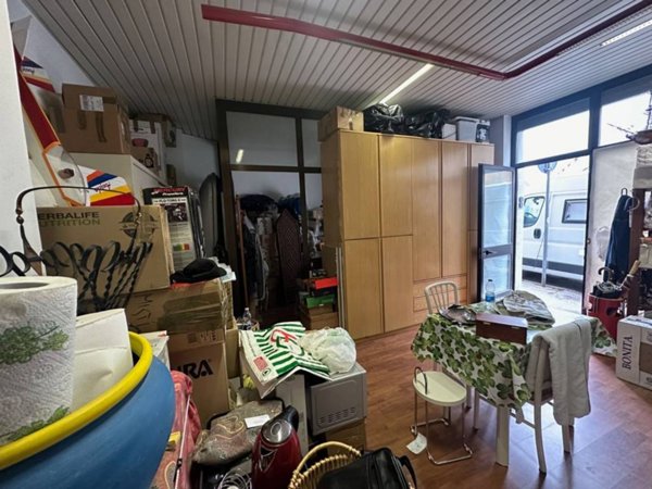 locale di sgombero in vendita a Trieste
