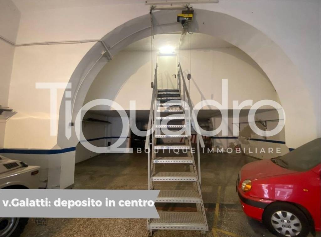 locale commerciale in vendita a Trieste in zona Borgo Teresiano