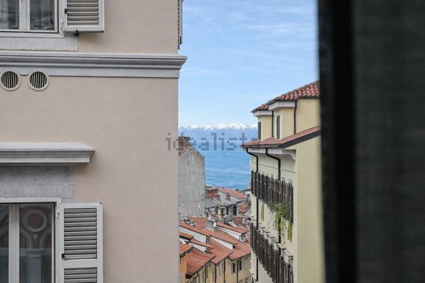 appartamento in vendita a Trieste in zona Città Vecchia