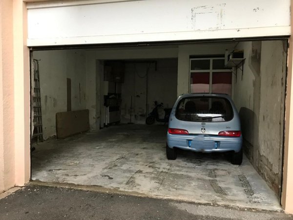 locale di sgombero in vendita a Trieste in zona Roiano