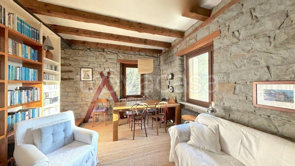 casa indipendente in vendita a Trieste in zona Gretta