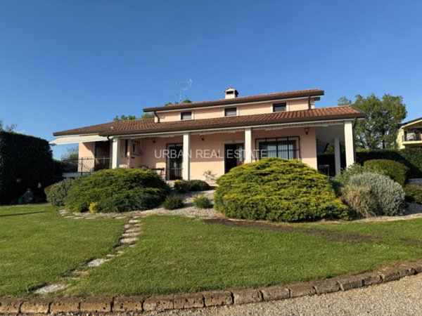 casa indipendente in vendita a Trieste in zona Miramare