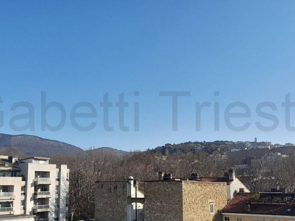 appartamento in vendita a Trieste in zona Città Vecchia