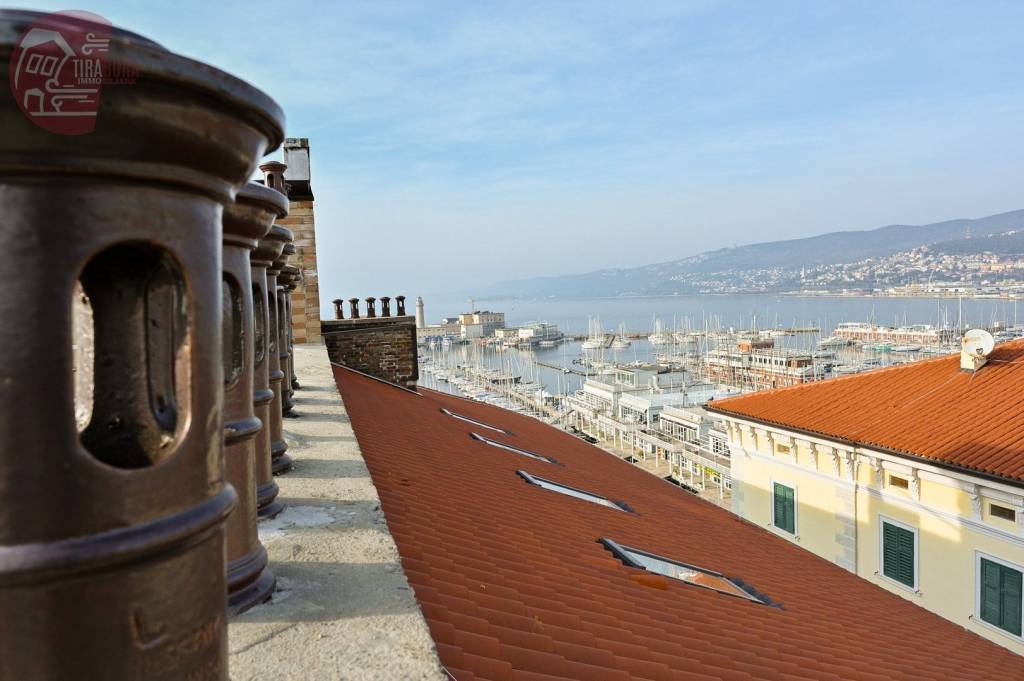 appartamento in vendita a Trieste in zona Città Vecchia