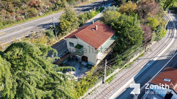 casa indipendente in vendita a Trieste in zona Roiano