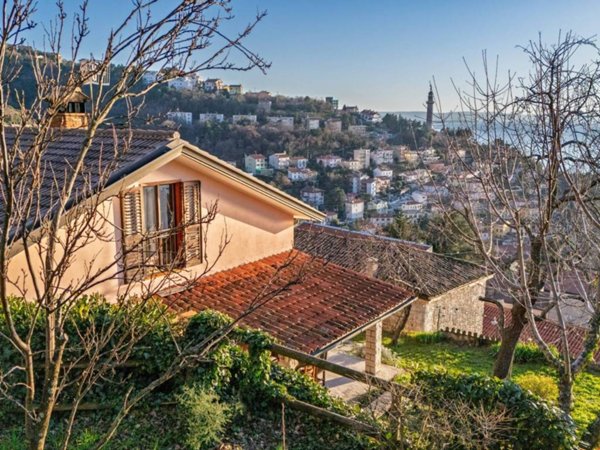 casa indipendente in vendita a Trieste in zona Gretta
