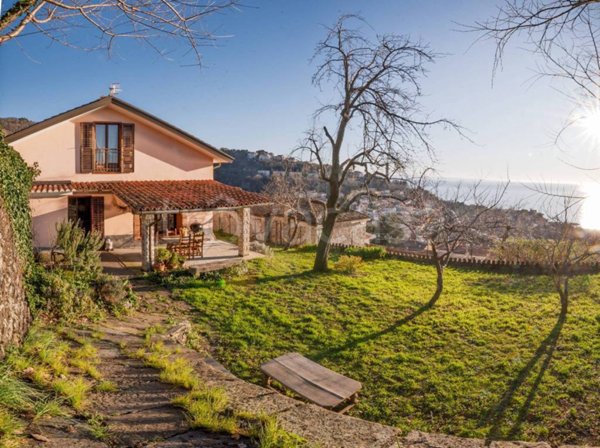 casa indipendente in vendita a Trieste in zona Barcola