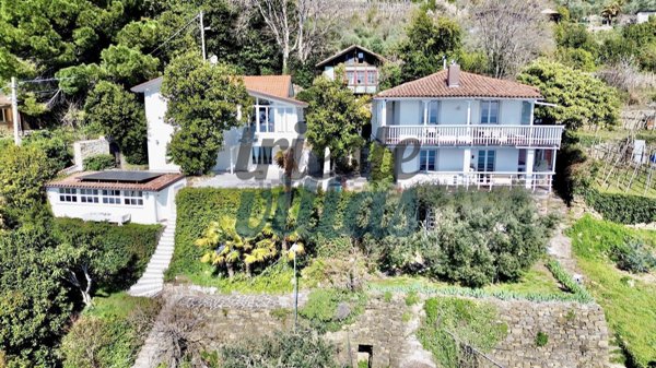 casa indipendente in vendita a Trieste in zona Grignano