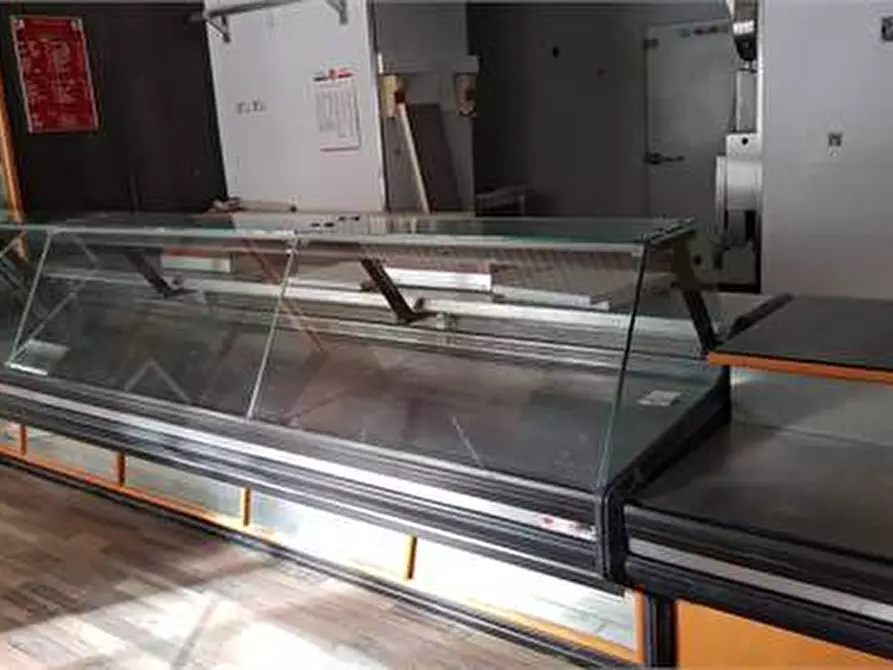 locale commerciale in vendita a Trieste