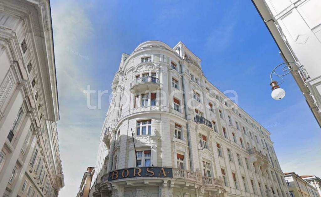 appartamento in vendita a Trieste in zona Borgo Teresiano
