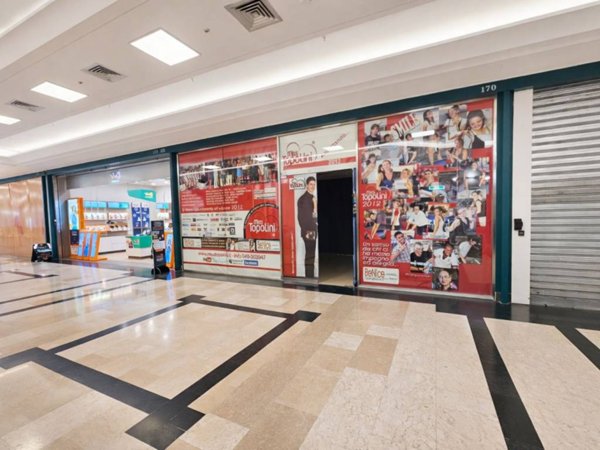 negozio in vendita a Trieste in zona San Giacomo