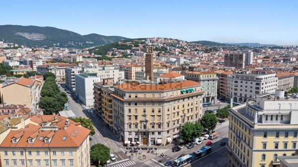 appartamento in vendita a Trieste in zona Miramare