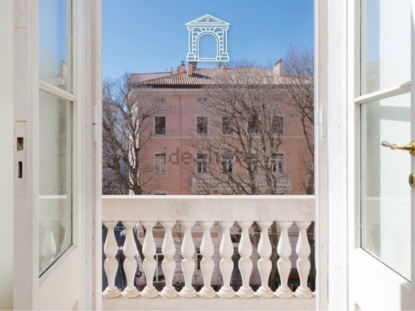 appartamento in vendita a Trieste in zona Città Nuova