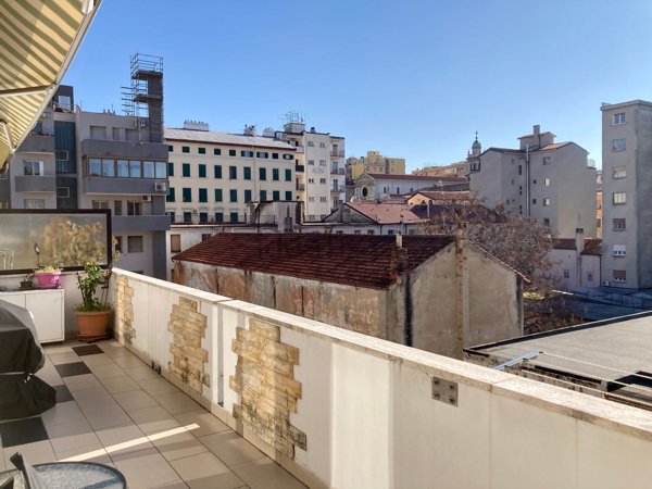 appartamento in vendita a Trieste in zona Barriera vecchia