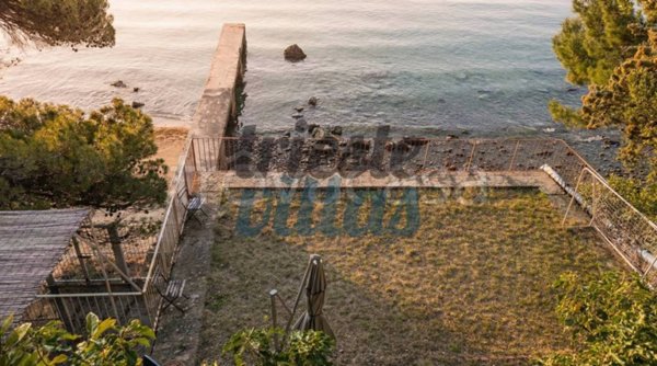 casa indipendente in vendita a Trieste in zona Grignano