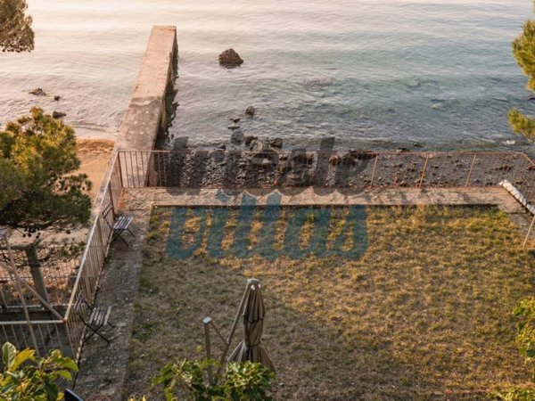 casa indipendente in vendita a Trieste in zona Grignano