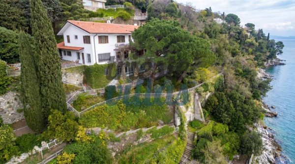 casa indipendente in vendita a Trieste in zona Grignano
