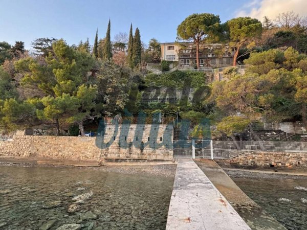 casa indipendente in vendita a Trieste in zona Grignano