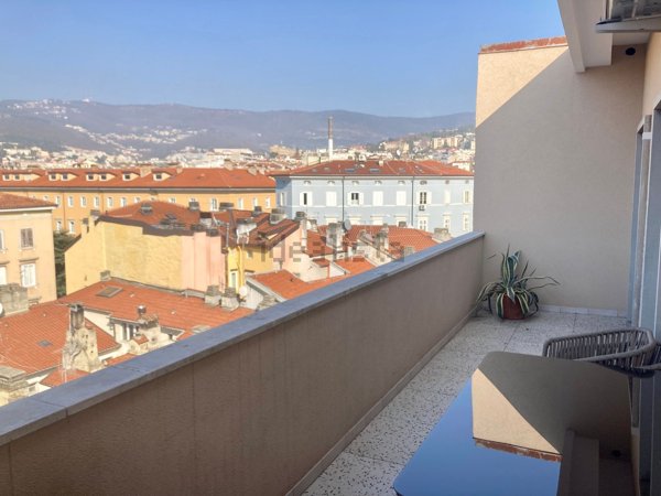 appartamento in vendita a Trieste in zona Barriera vecchia