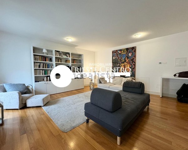 appartamento in vendita a Trieste in zona Città Vecchia