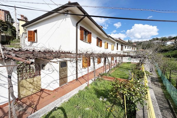 casa indipendente in vendita a Trieste in zona Roiano