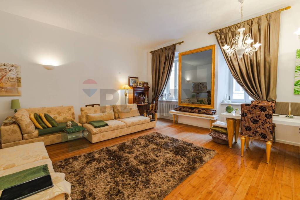 appartamento in vendita a Trieste in zona Borgo Teresiano