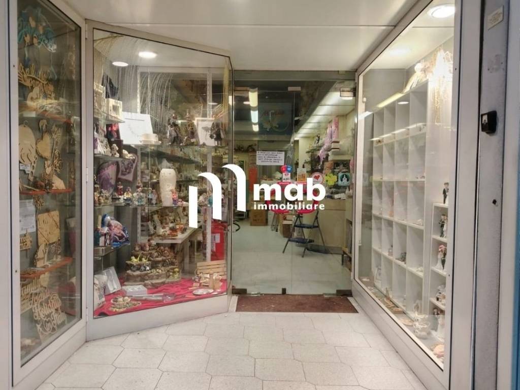 negozio in vendita a Trieste in zona Valmaura