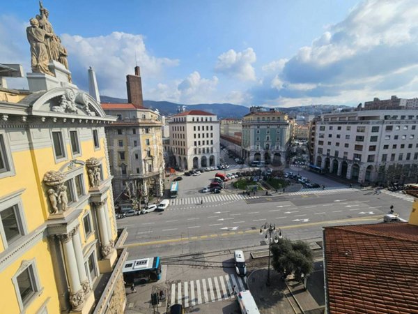 appartamento in vendita a Trieste in zona Borgo Teresiano