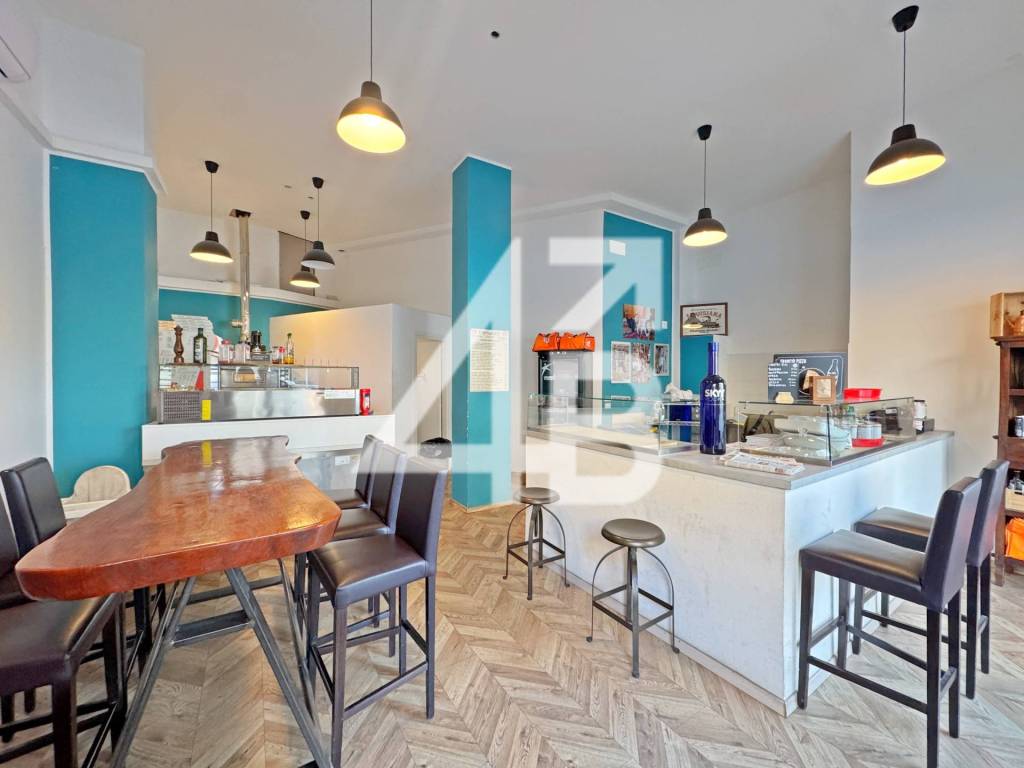 negozio in vendita a Trieste in zona Campi Elisi