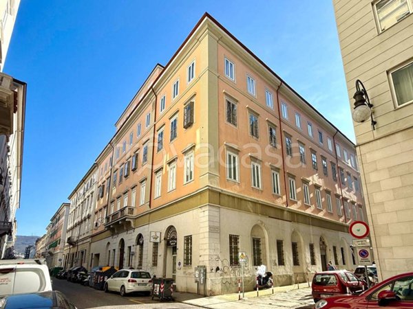 negozio in vendita a Trieste in zona Città Vecchia