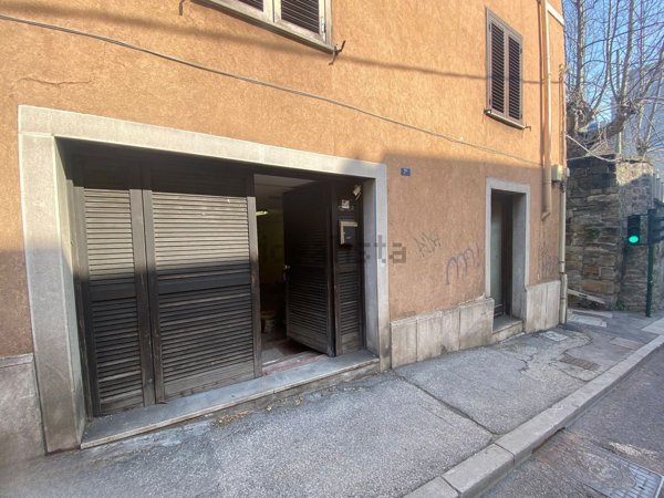 locale commerciale in vendita a Trieste in zona Gretta
