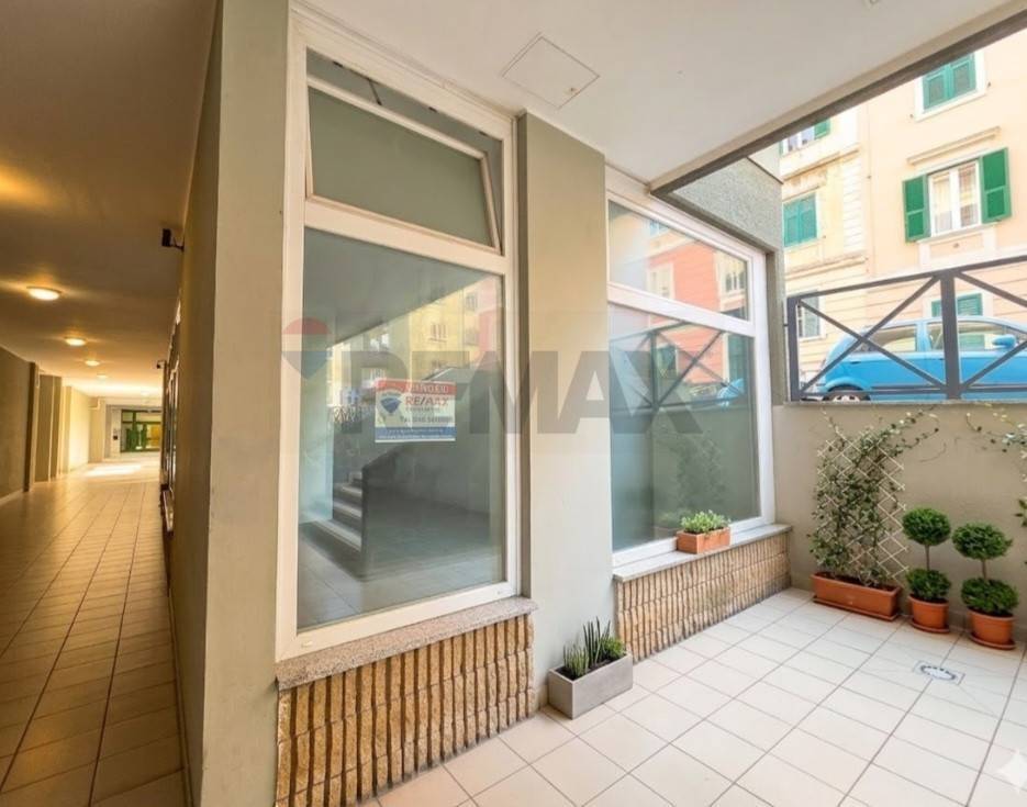 negozio in vendita a Trieste in zona San Giacomo