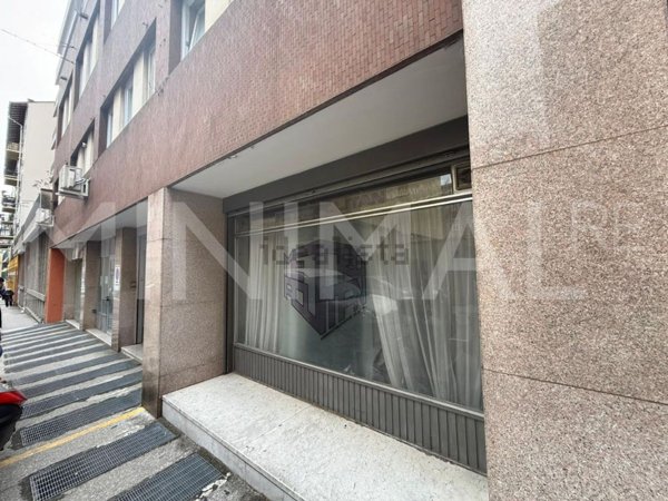 locale di sgombero in vendita a Trieste
