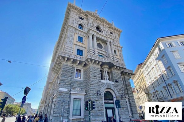 appartamento in vendita a Trieste in zona Borgo Teresiano