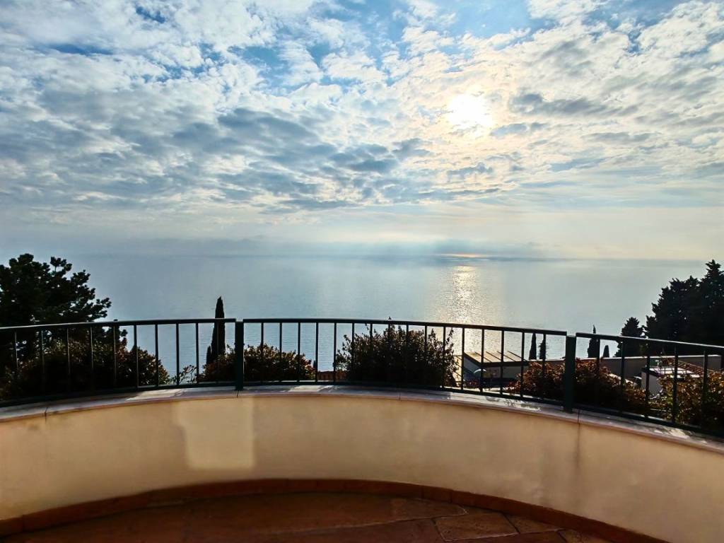 casa indipendente in vendita a Trieste in zona Grignano