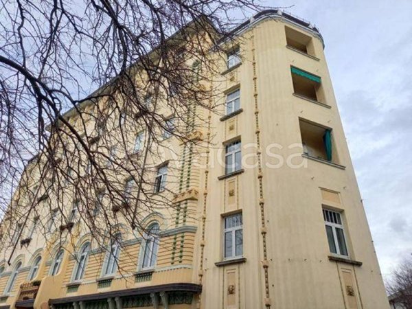 negozio in vendita a Trieste in zona San Giacomo