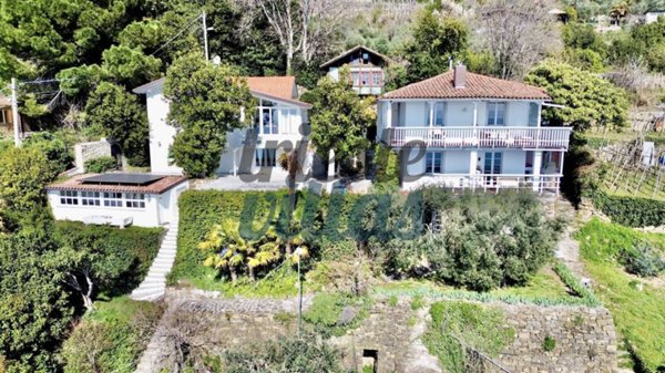 casa indipendente in vendita a Trieste in zona Grignano