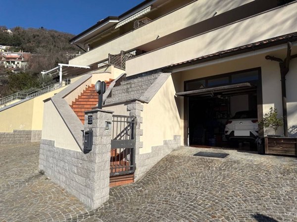 casa indipendente in vendita a Trieste in zona Scorcola