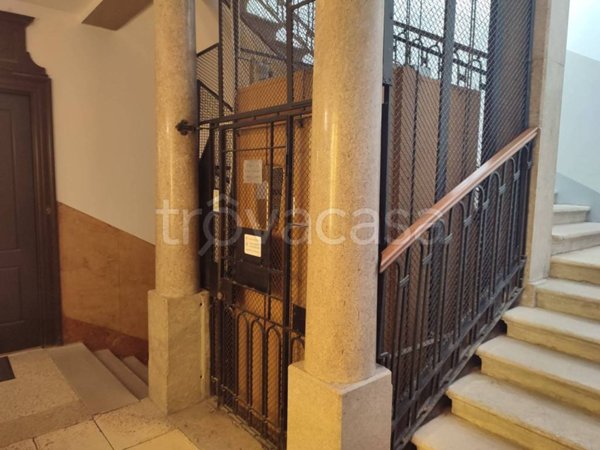 appartamento in vendita a Trieste in zona Borgo Teresiano