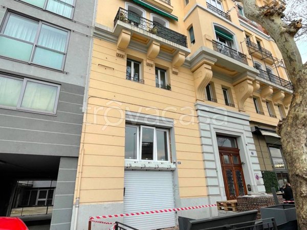 negozio in vendita a Trieste in zona Campi Elisi