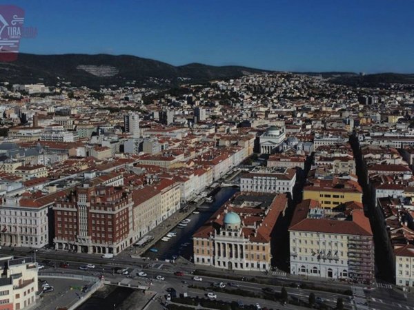 appartamento in vendita a Trieste in zona Borgo Teresiano