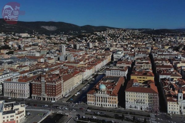 appartamento in vendita a Trieste in zona Borgo Teresiano