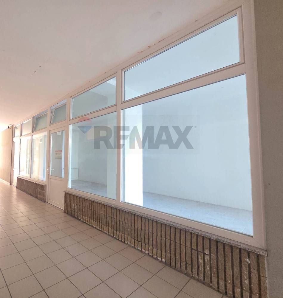 locale commerciale in vendita a Trieste in zona San Giacomo