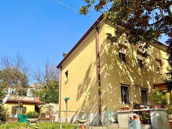 casa indipendente in vendita a Trieste in zona Roiano