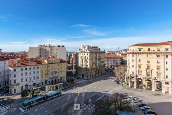 appartamento in vendita a Trieste in zona Borgo Teresiano