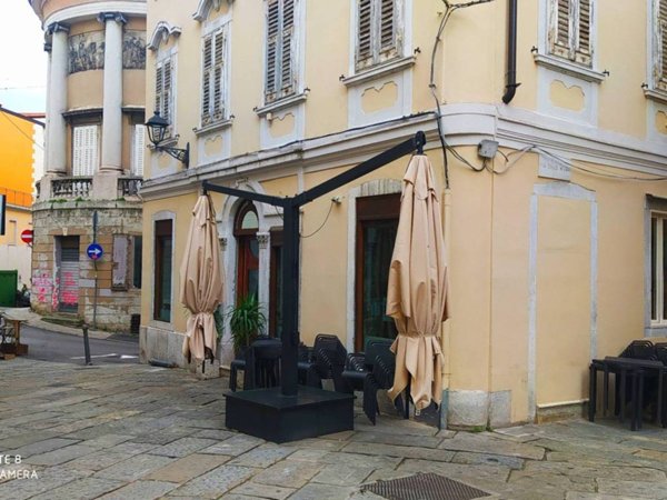 negozio in vendita a Trieste in zona Città Vecchia