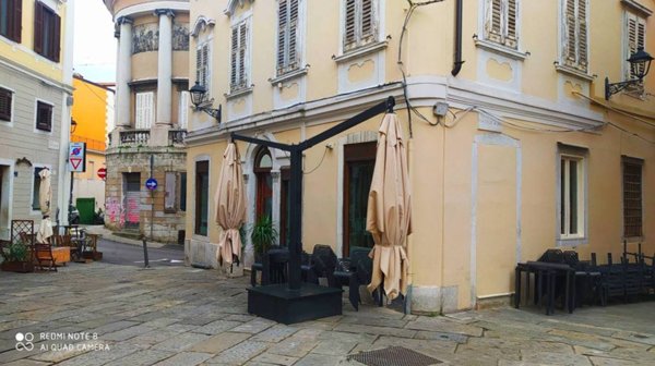 negozio in vendita a Trieste in zona Città Vecchia