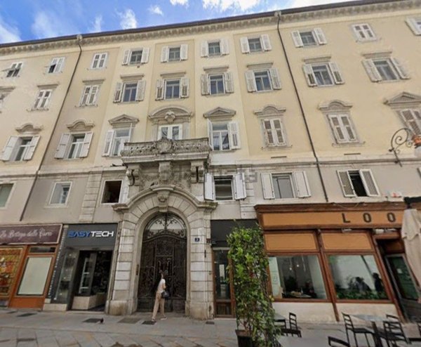 appartamento in vendita a Trieste in zona Borgo Teresiano