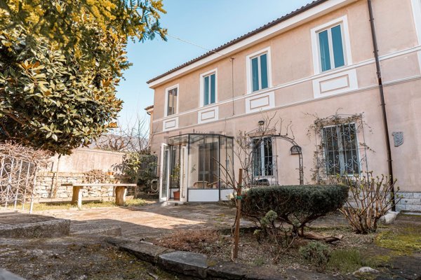 casa indipendente in vendita a Trieste in zona Cologna